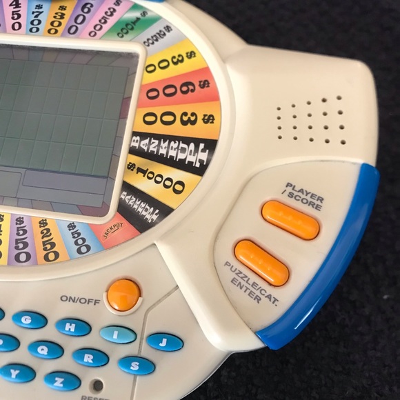 Wheel of Fortune “deluxe” handheld electronic game - Picture 4 of 10